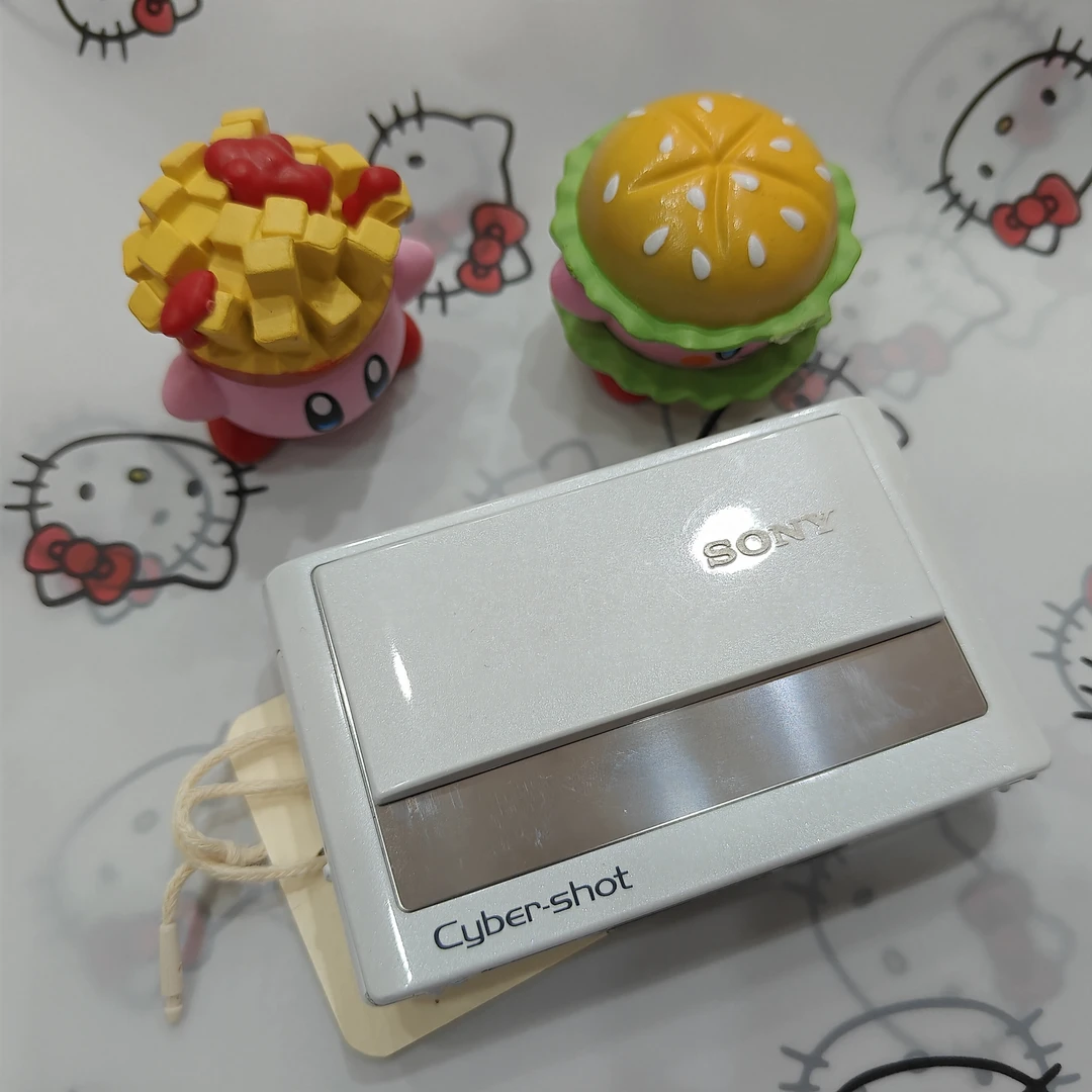 9新 日版索尼t20带原盒,稀有奶白色,屏幕夹层进灰不影响使用