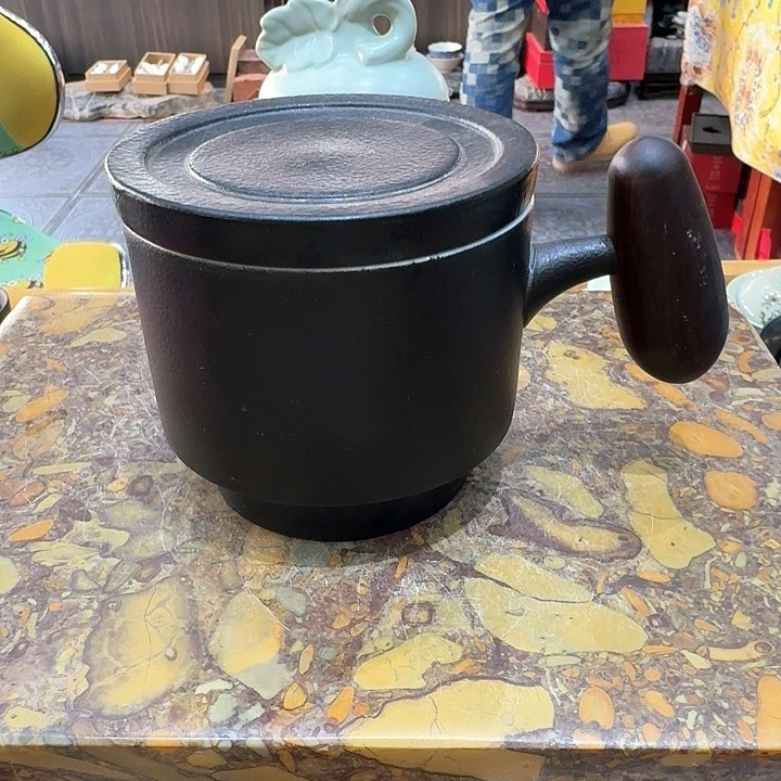 盖杯一个，瓷。。。品茗