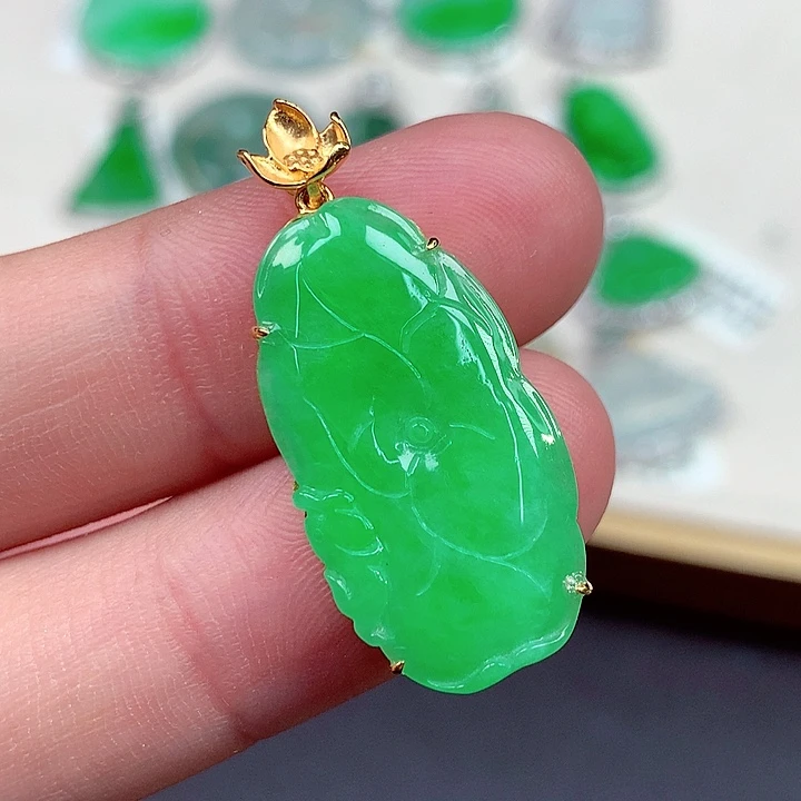 翡翠18K金镶嵌颈饰