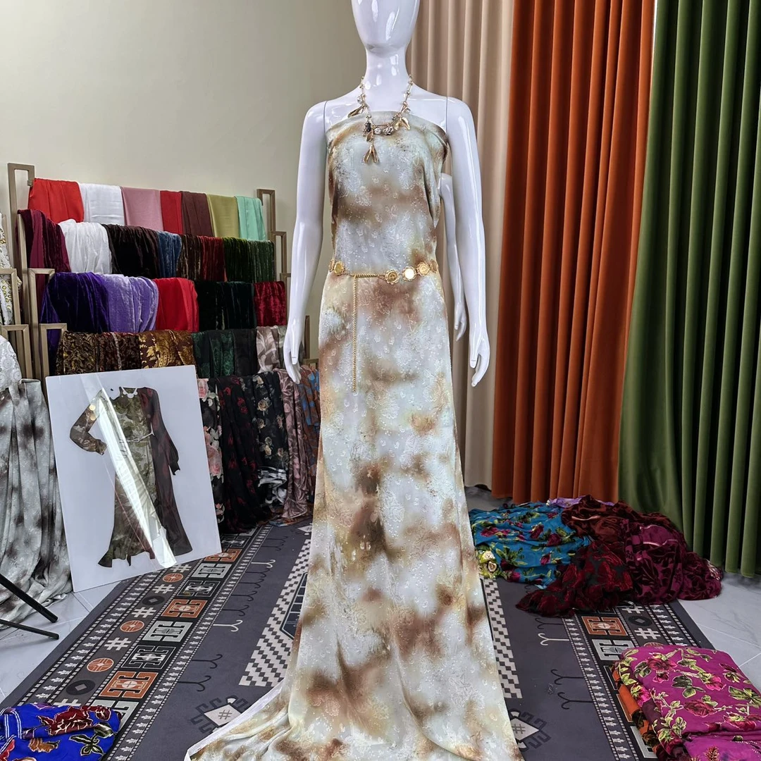 油画丝绸缎提花布料يىپەك تەگلىك سۇ بۇياق تىخۇا