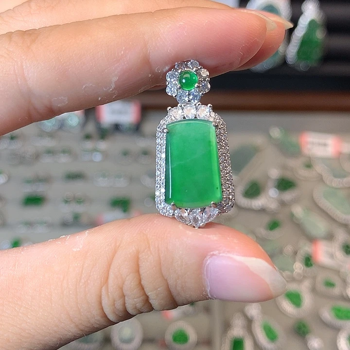 翡翠未镶嵌颈饰吊坠