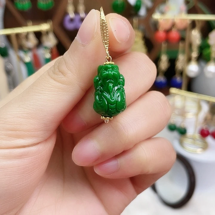 石英质玉耳钉合金绿貔貅耳饰