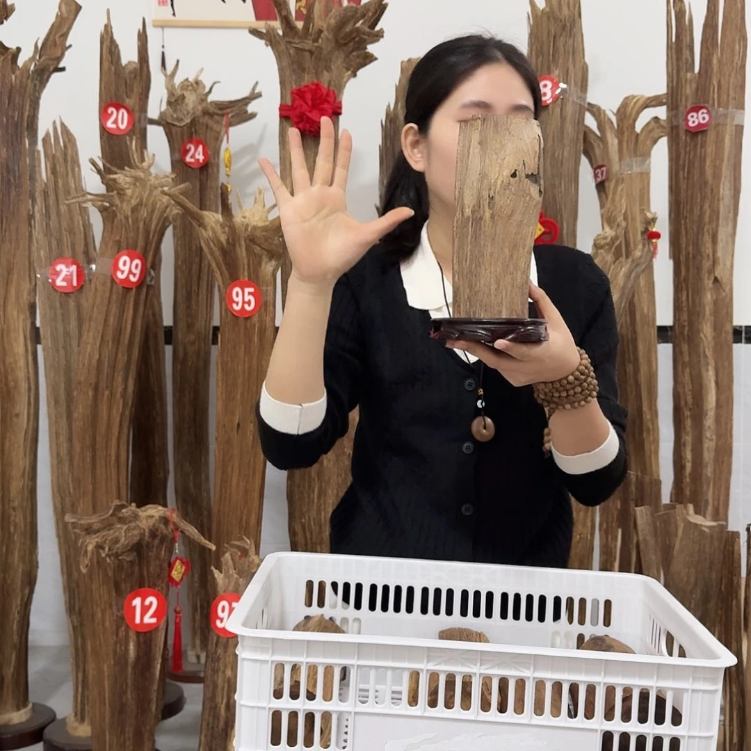 沉香碎屑沉香原材料