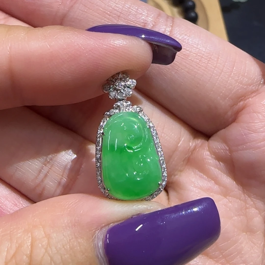 颈饰18K金镶嵌翡翠如意