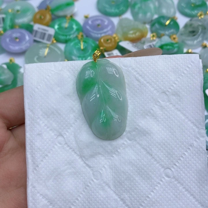 华***菲颈饰18K金镶嵌翡翠11111111111111