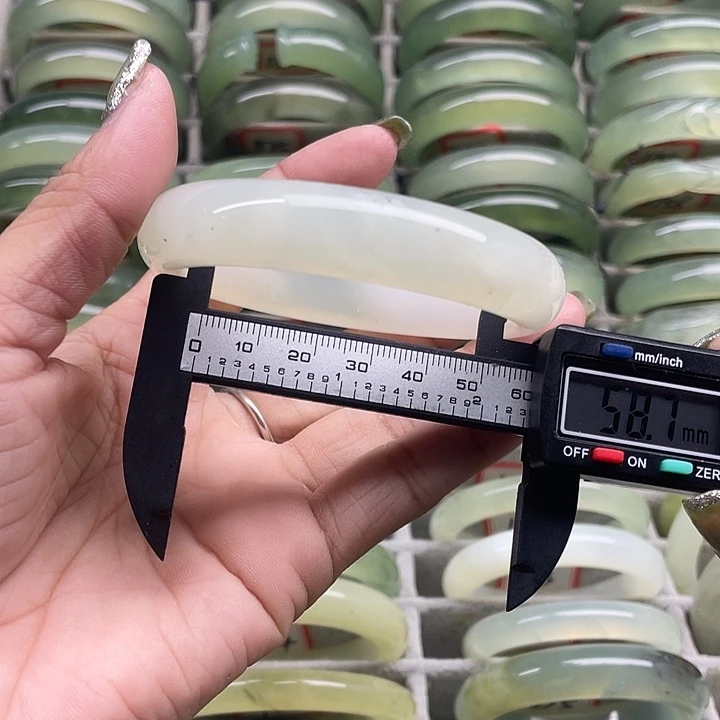 蛇纹石玉未镶嵌手镯81