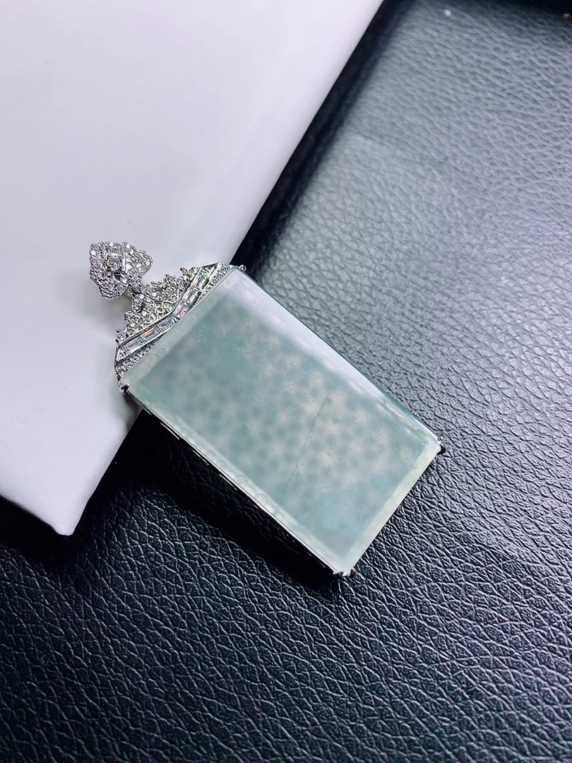 天然A货翡翠无事牌吊坠多样性发一男士时尚百搭银色精致挂坠