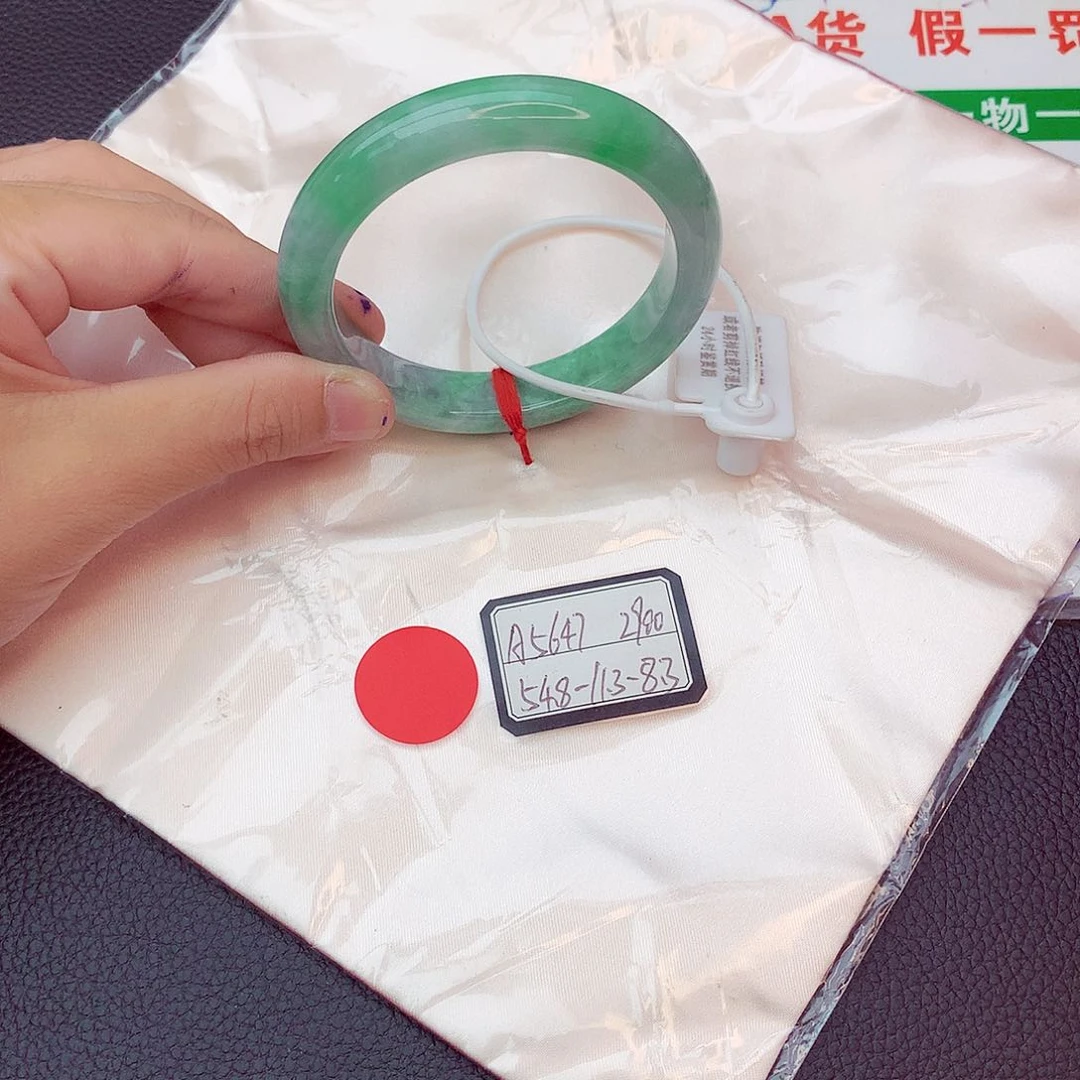 翡翠手镯未镶嵌我