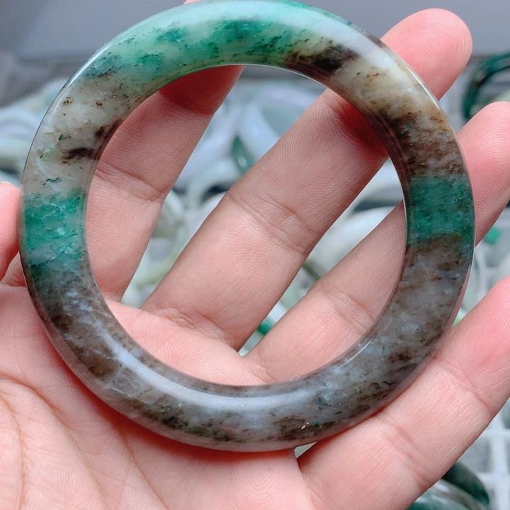 独山玉未镶嵌手镯58+