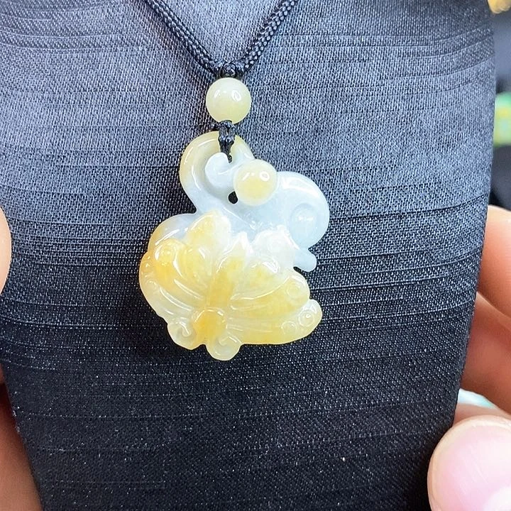 翡翠未镶嵌颈饰吊坠