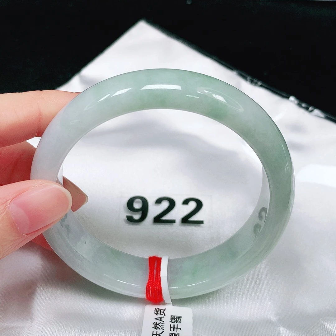 翡翠手镯未镶嵌翡翠手镯未镶嵌