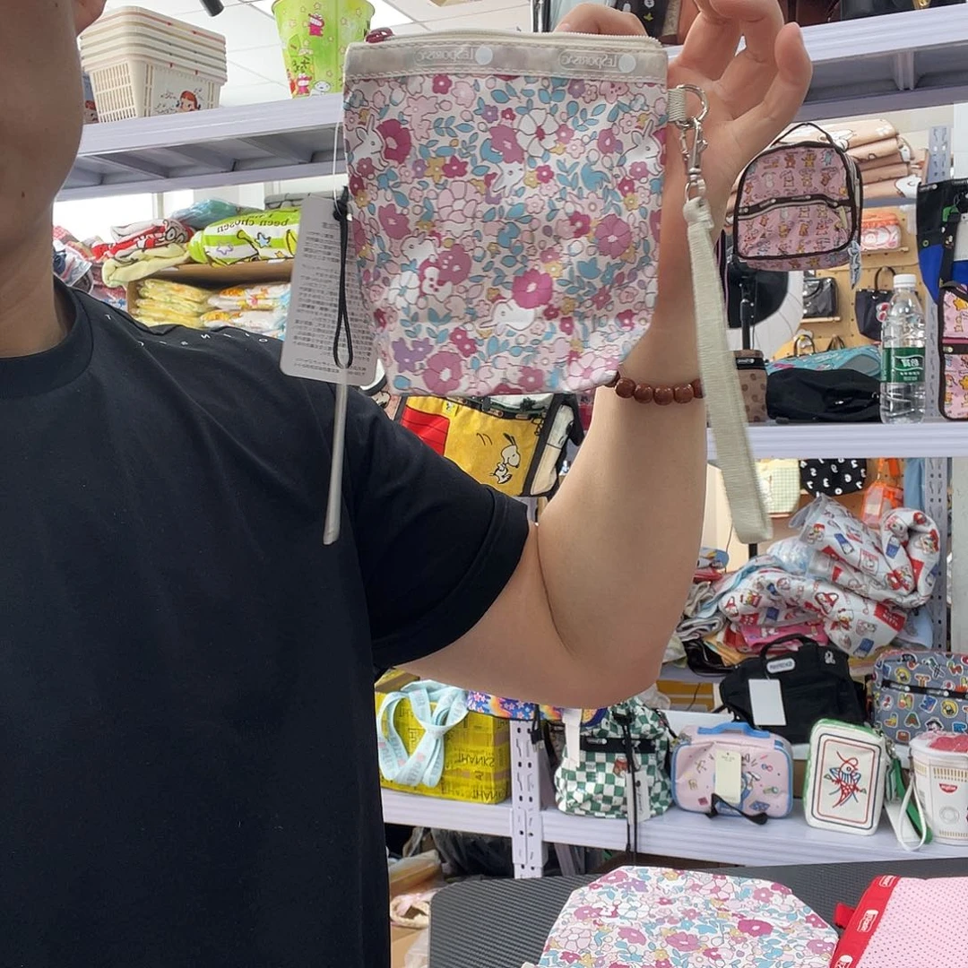 PU化妆包等产品和产品