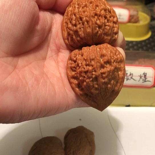 文玩核桃把件一抹红