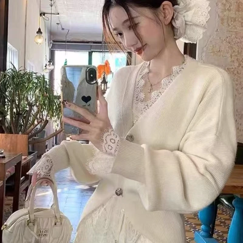 韩系白色毛衣外套女早春穿搭蕾丝独特超好看针织开衫气质内搭上衣