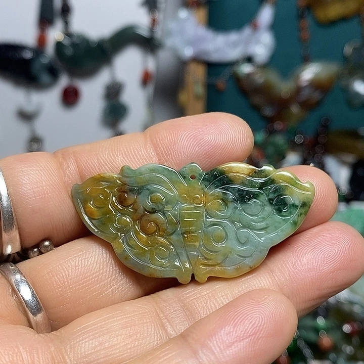 翡翠未镶嵌吊坠(赠链)