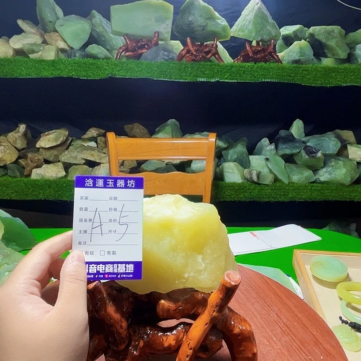 用***润未镶嵌蛇纹石玉纯天然岫玉摆石摆件