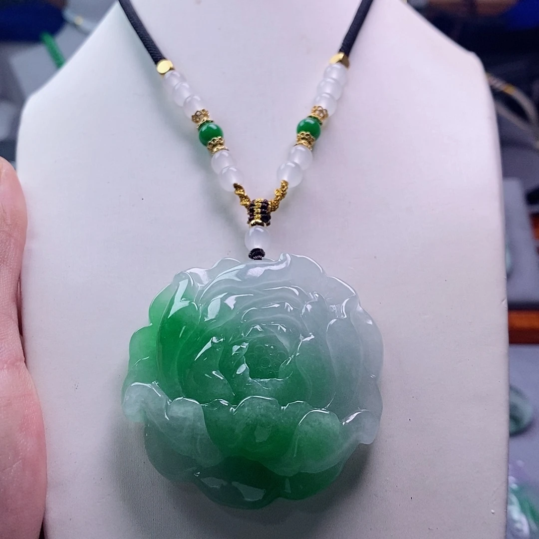 翡翠未镶嵌吊坠(赠链)