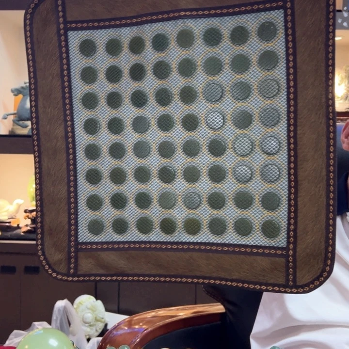 蛇纹石玉未镶嵌玉垫把件