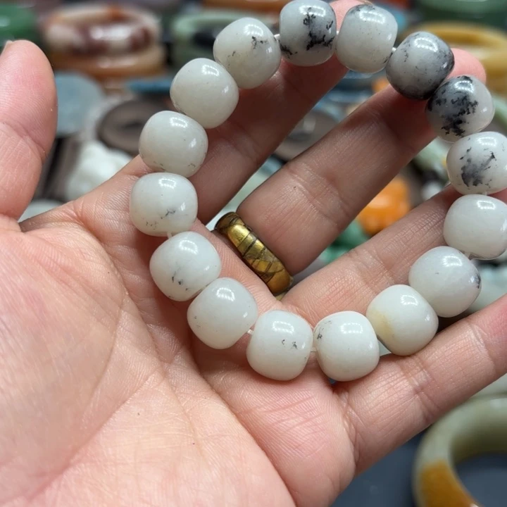 石英岩玉合金颈饰