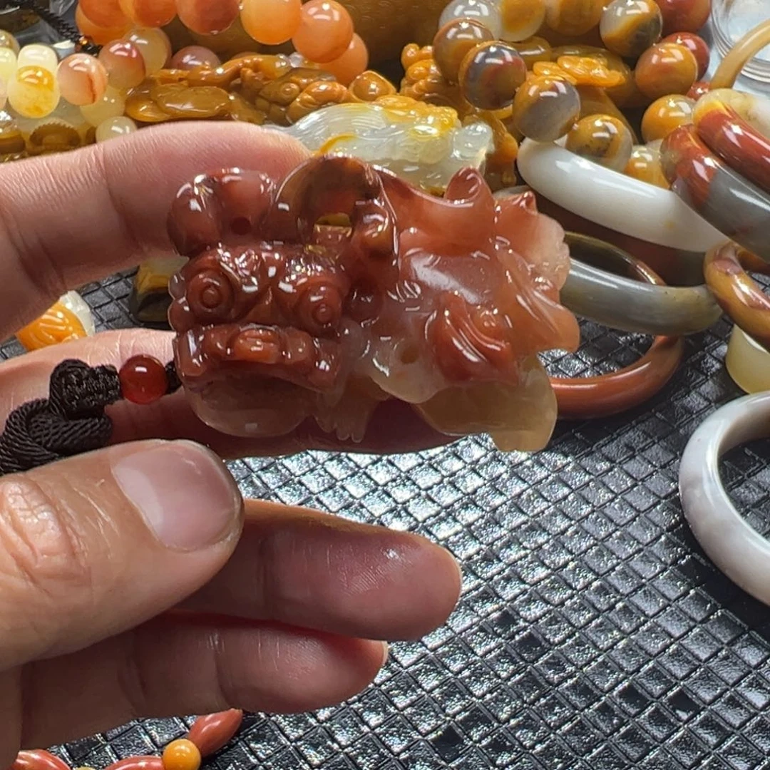 石英质玉未镶嵌颈饰