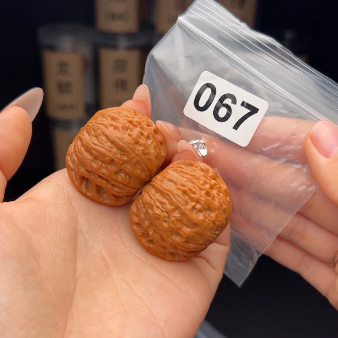 问***天文玩核桃吊坠铁锤