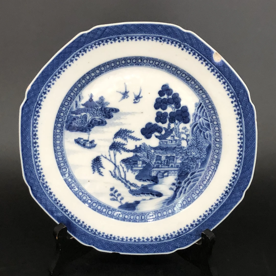 A2204 清乾隆青花山水楼阁花口赏盘 直径24.5cm