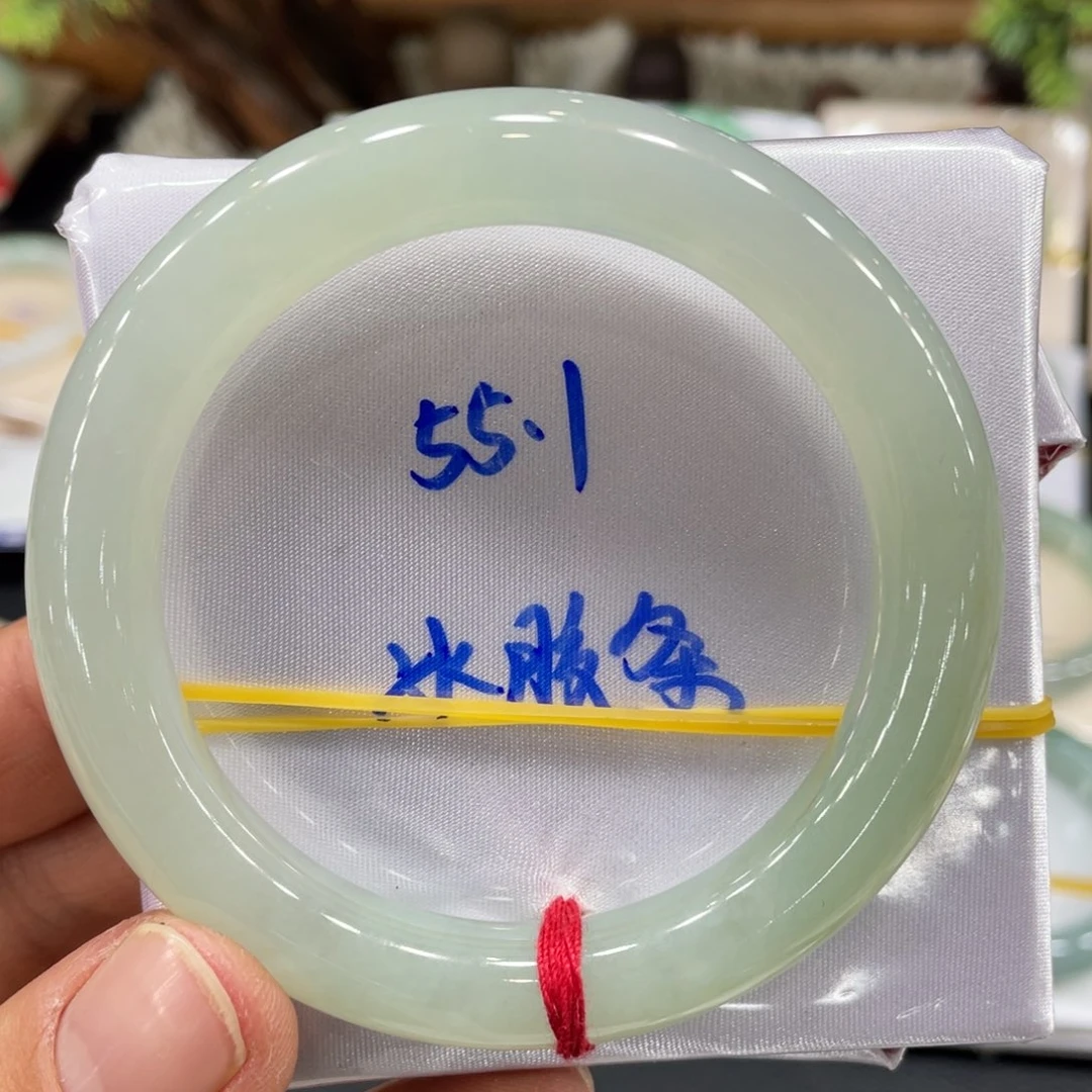 翡翠手镯未镶嵌翡翠