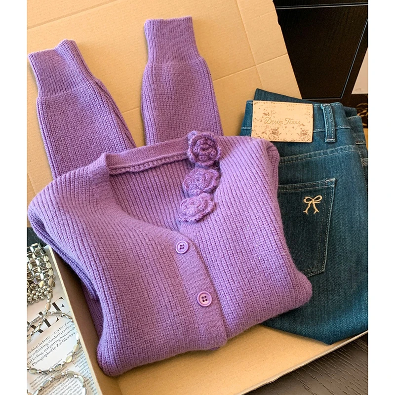 2025秋冬新款设计感独特立体花朵针织衫女法式洋气v领开衫毛衣潮