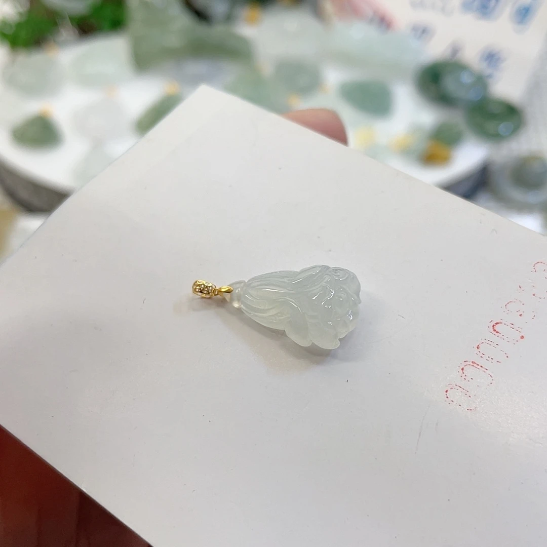 翡翠未镶嵌颈饰小白菜