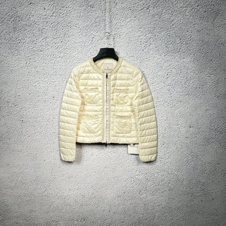未使用 MONCLER 奶白色小香风中薄款内胆羽绒服  2码