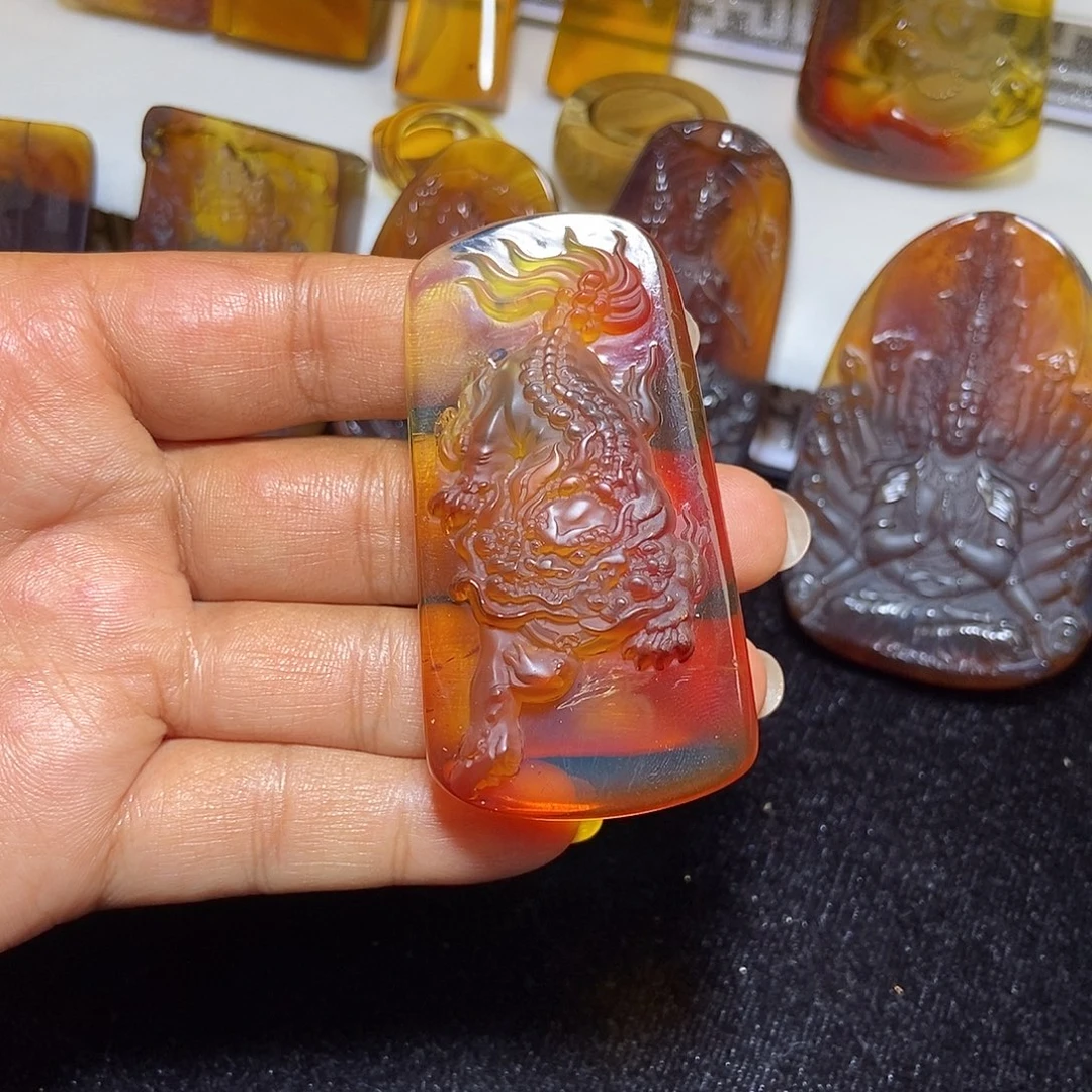 琥珀颈饰未镶嵌缅甸天然红蓝双色