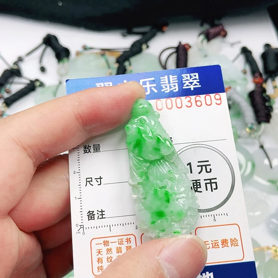 吊坠(不含链)未镶嵌翡翠