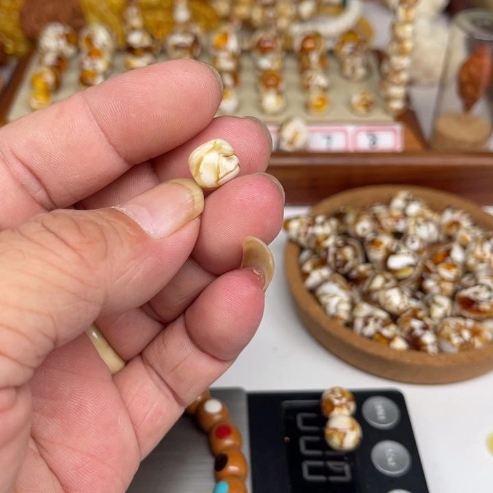 琥珀裸石未镶嵌薇**桑222号