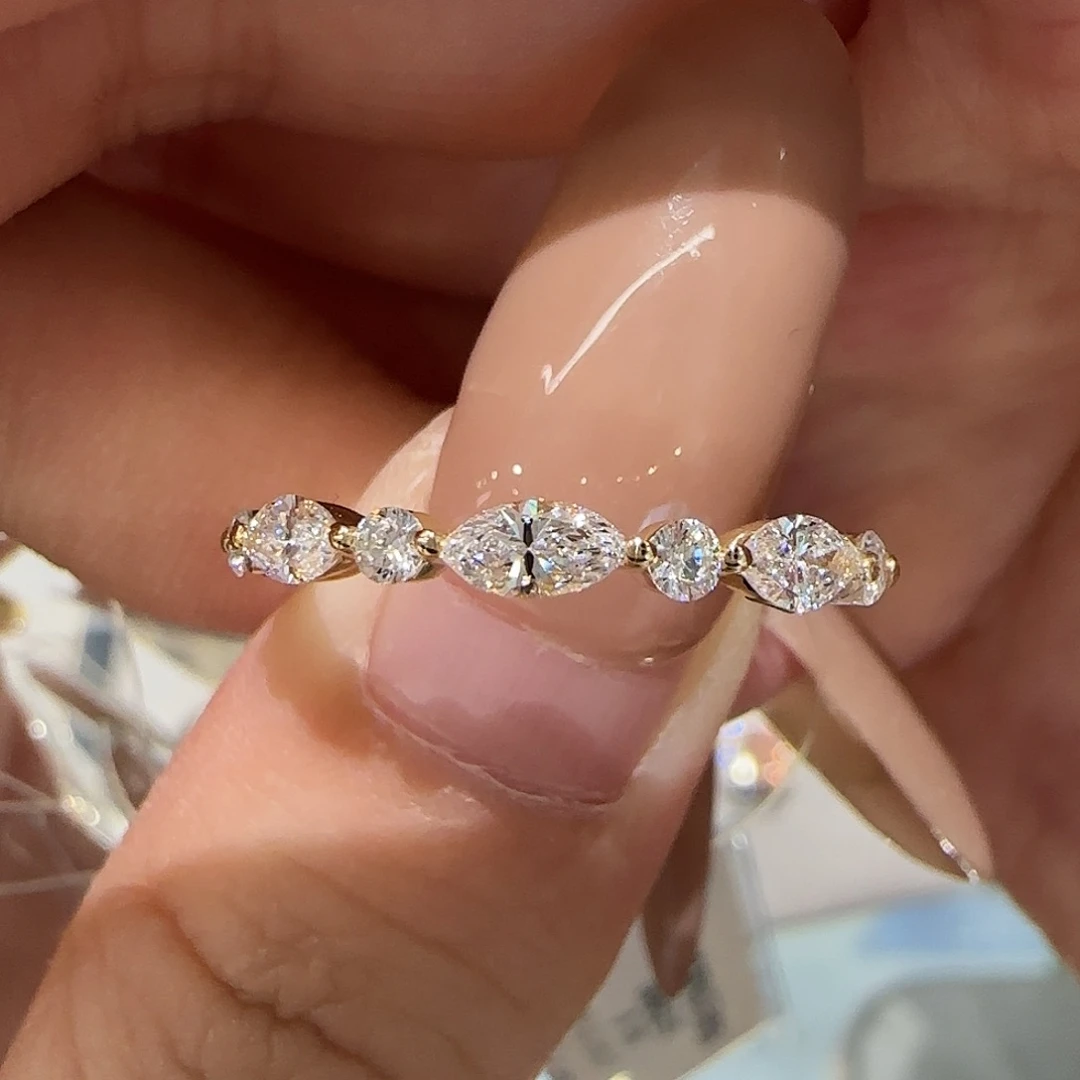 18K金镶嵌实验室培育钻石马眼排戒