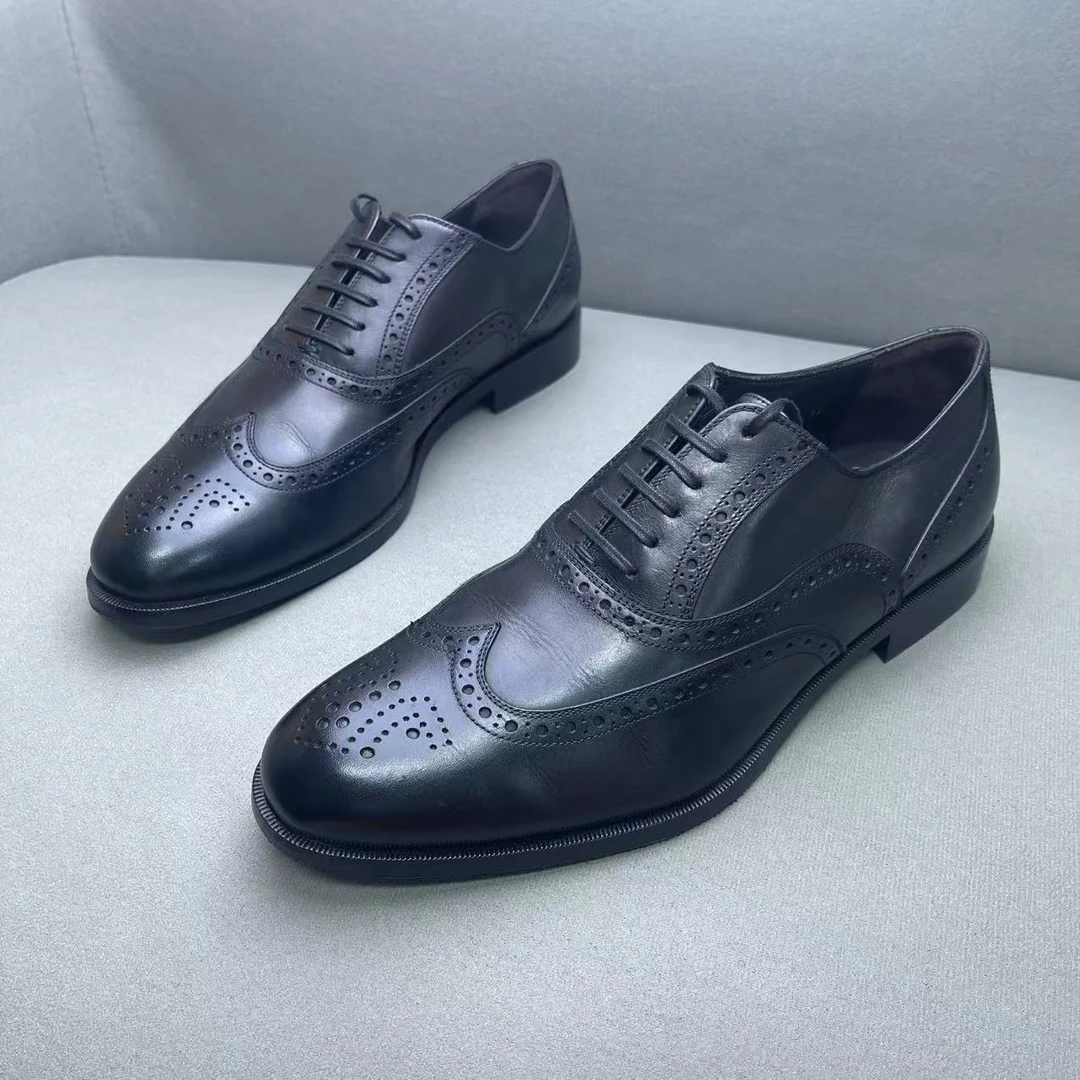 95新 FERRAGAMO/菲拉格慕 黑色皮面镂空雕花时尚尖头皮鞋 42.5码