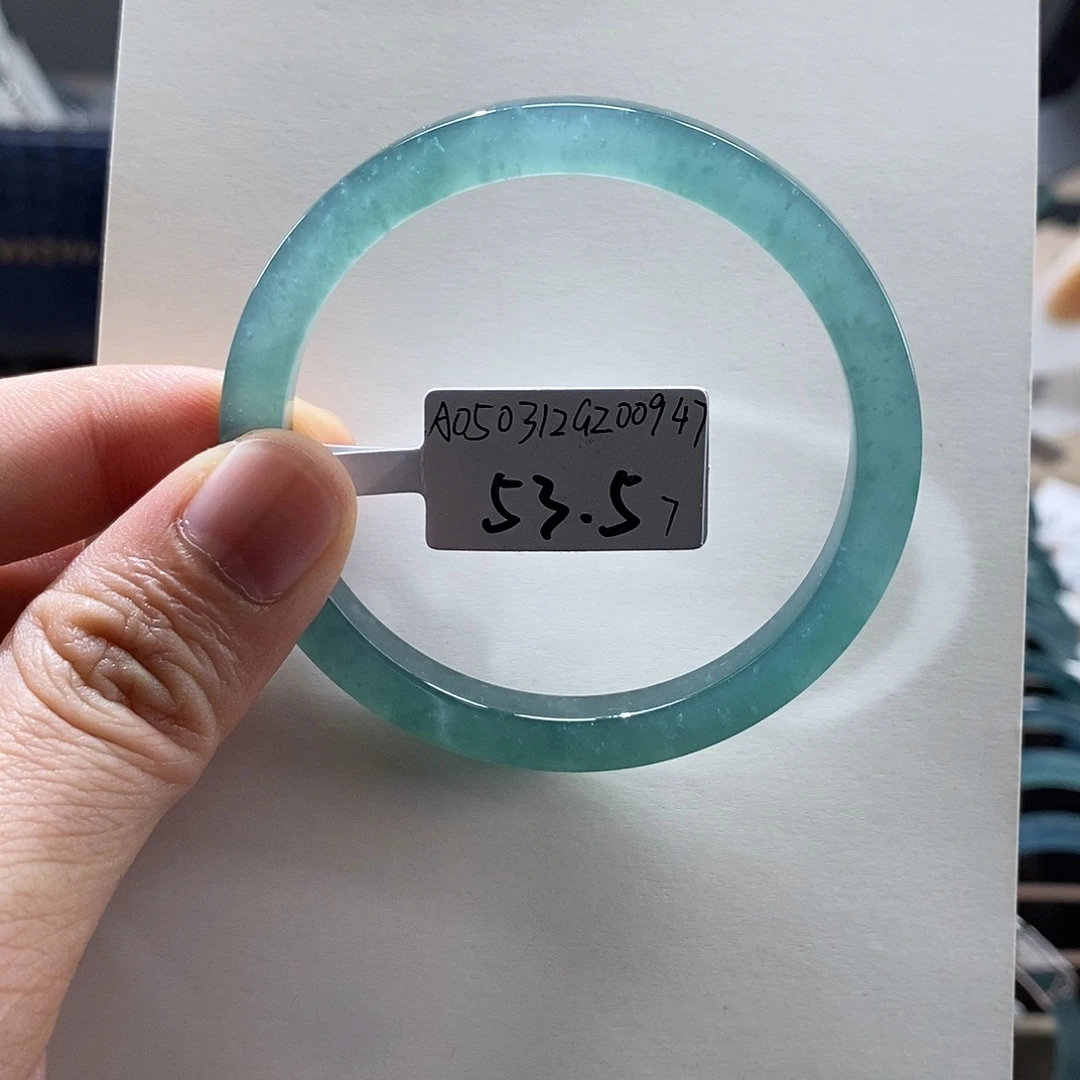 翡翠未镶嵌手镯53.57