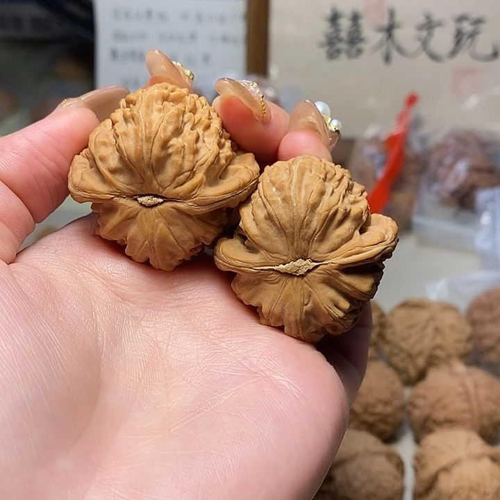 文玩核桃吊坠39白狮子