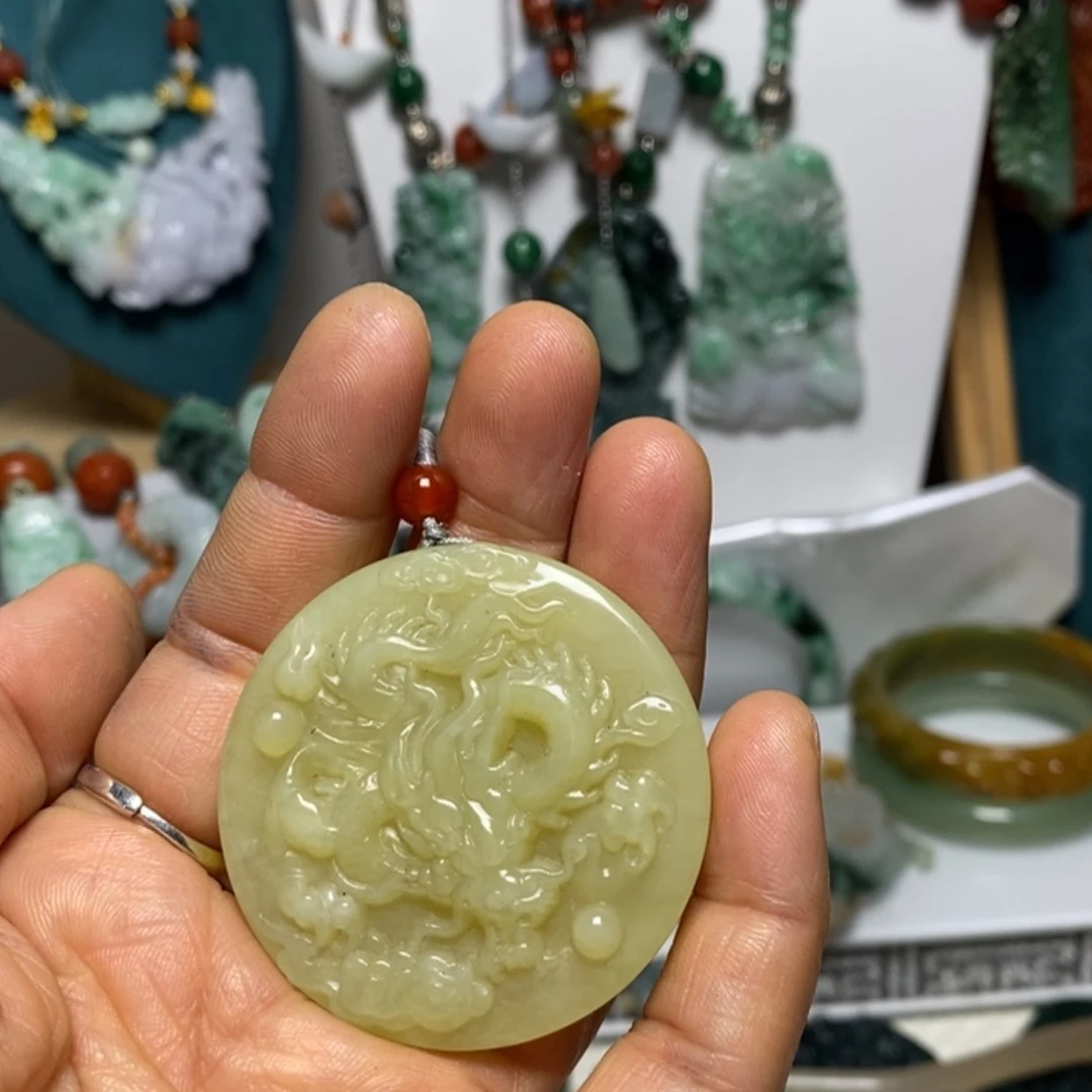 【闪购商品】翡翠吊坠(赠链)未镶嵌