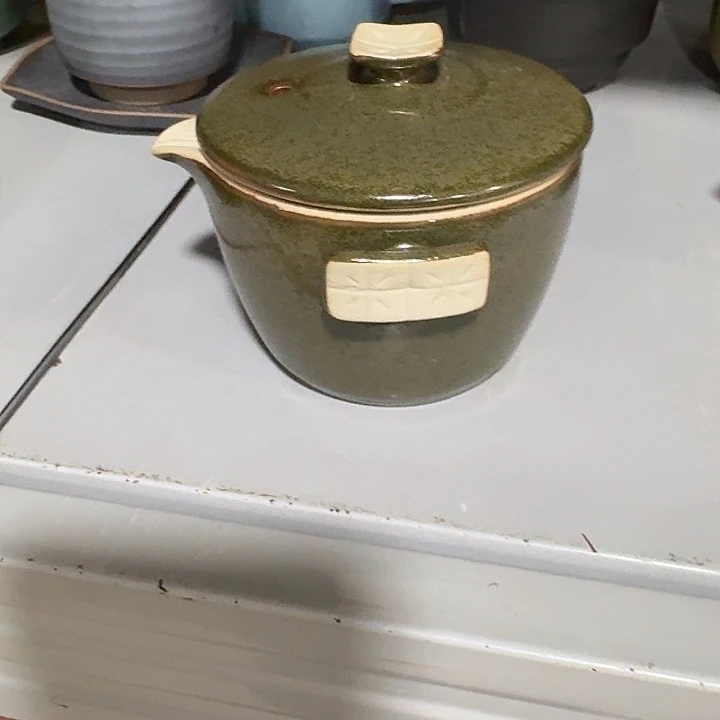 主人杯一个，瓷。。。。品茗