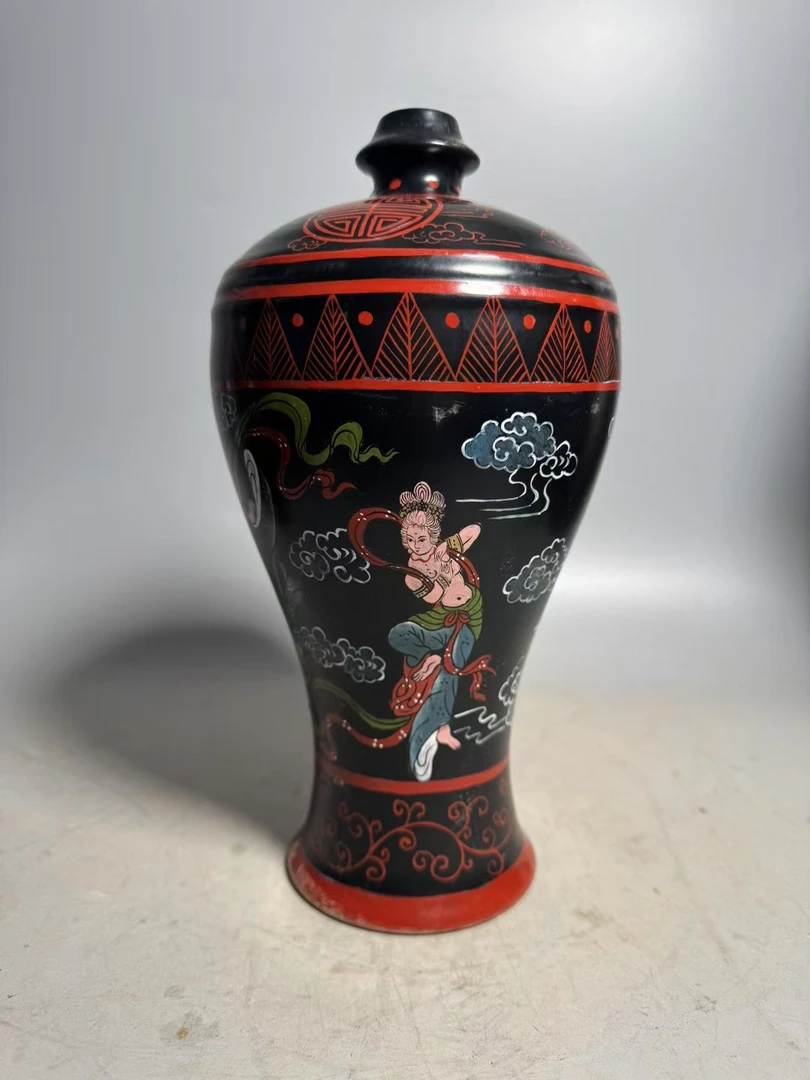 精美汝瓷漆器飞天纹梅瓶