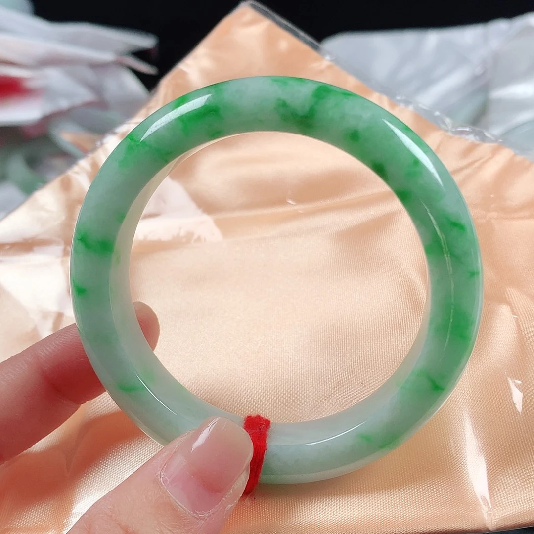 翡翠手镯未镶嵌55圈2082