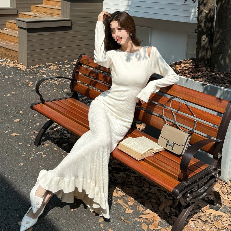 法式针织连衣裙女秋冬季镂空修身收腰内搭打底A字长裙木耳边毛衣