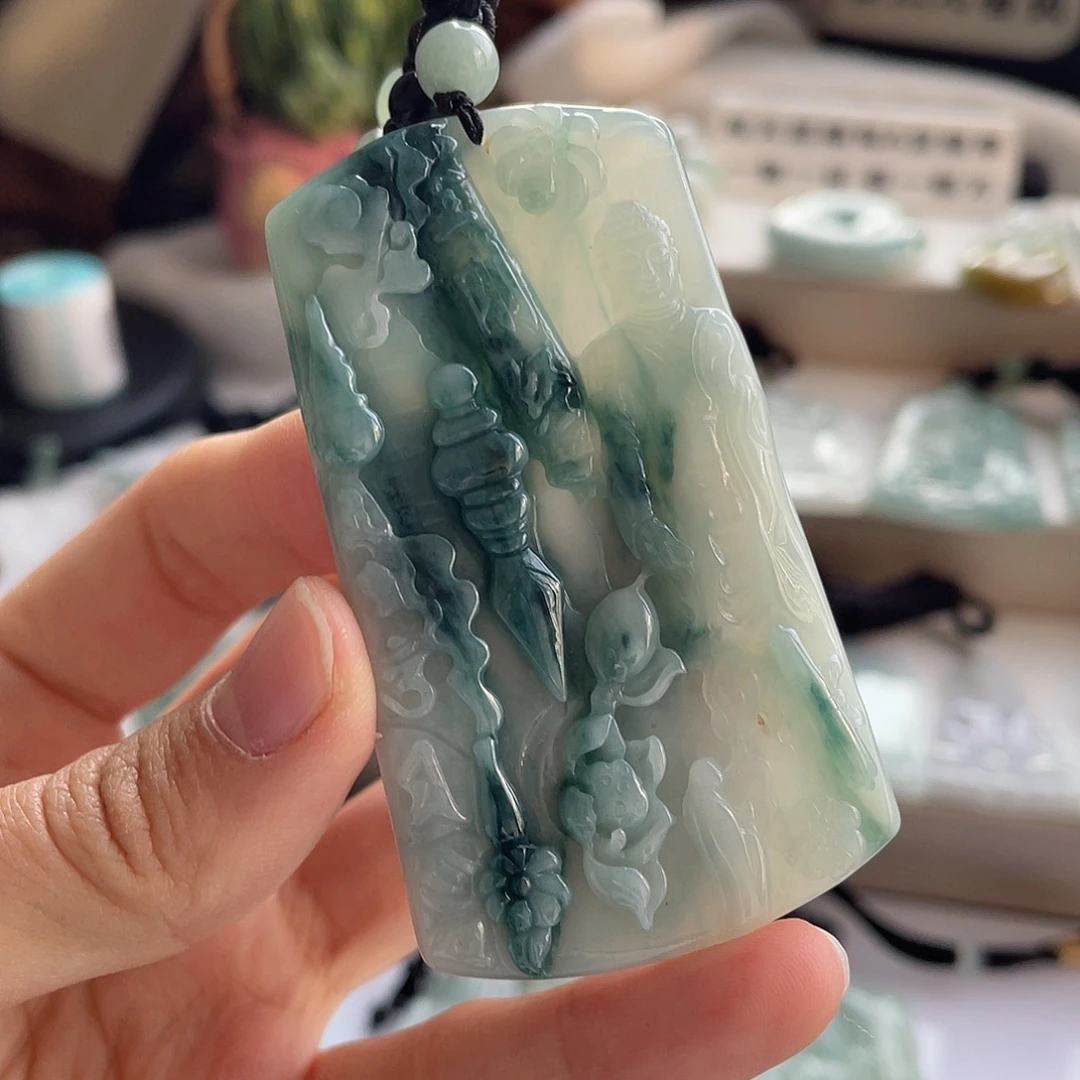 翡翠未镶嵌颈饰阿弥陀佛