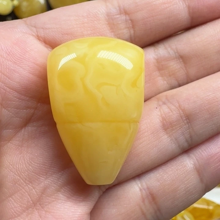 蜜蜡未镶嵌珠宝奇石