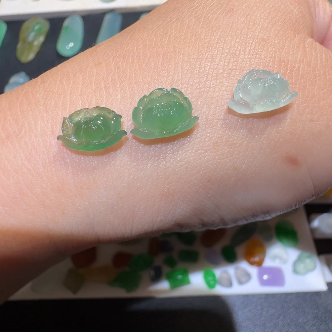 定制翡翠未镶嵌冰种莲花三颗