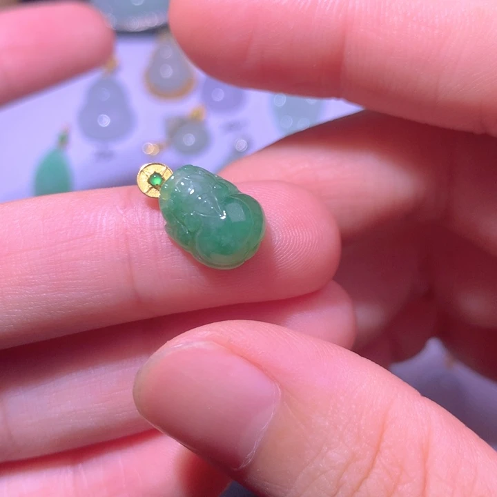 翡翠18K金镶嵌颈饰翡翠