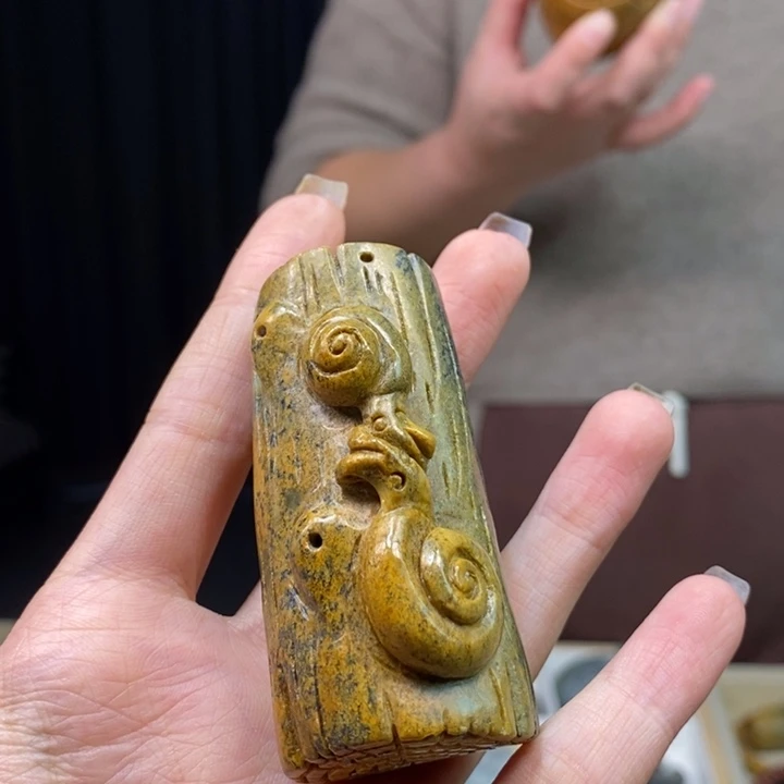 岫岩河磨玉（透闪石质玉）颈饰未镶嵌