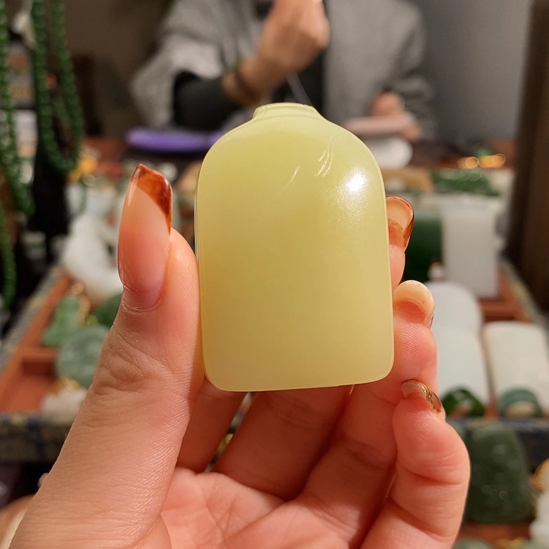 和田玉未镶嵌吊坠(赠链)