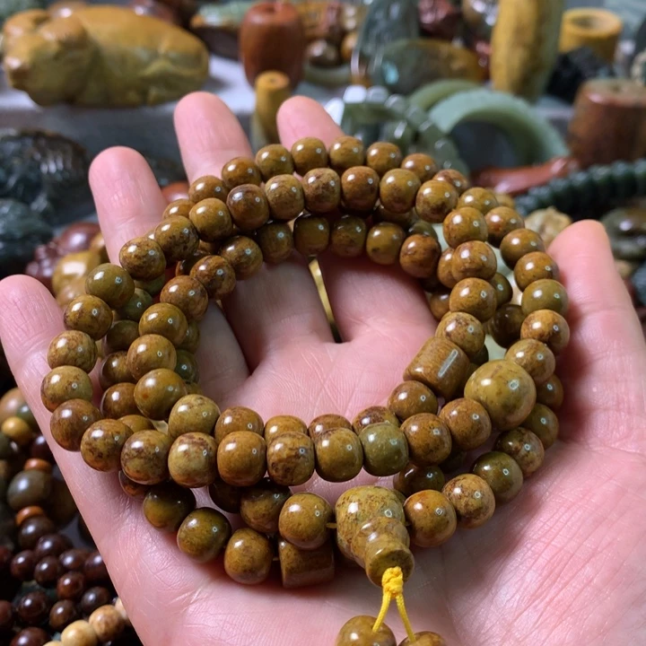 未镶嵌岫岩河磨玉（透闪石质玉）把件C****?