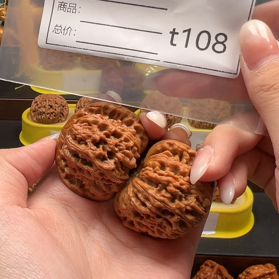 L***o文玩核桃手把件南疆石